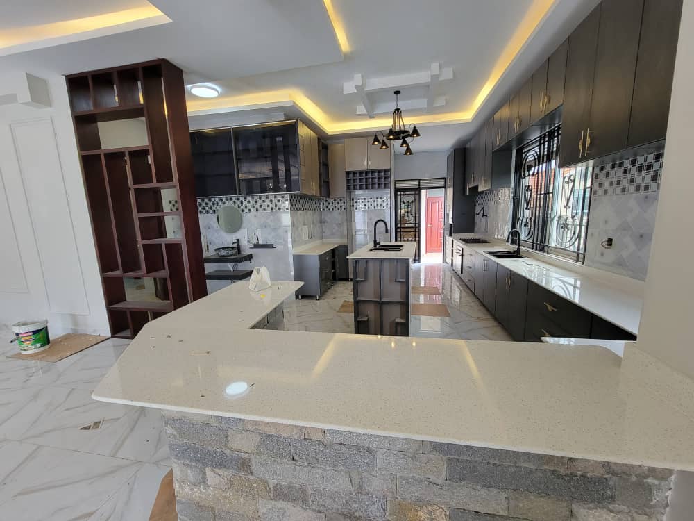 Kitchen & dining